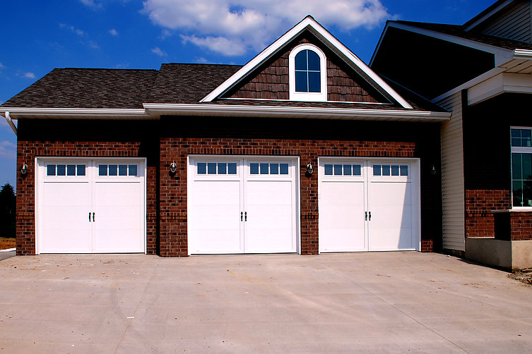 Courtyard Collection Overhead Door of Cedar Rapids® 161T